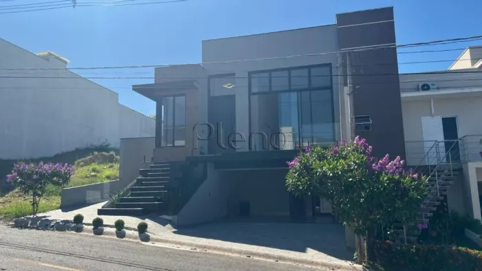 Casa à Venda Condomínio Madre Maria Vilac em Valinhos, no bairro Jardim América II.