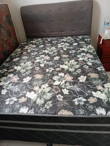 Vendo Cama box de casal.