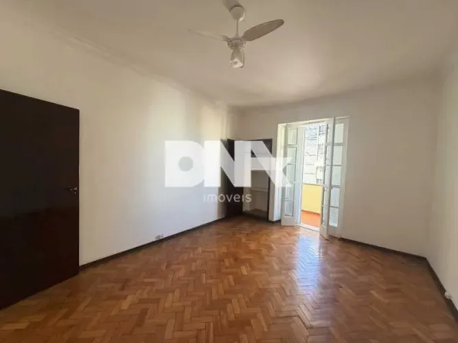 Apartamento : / Residencial / Catete