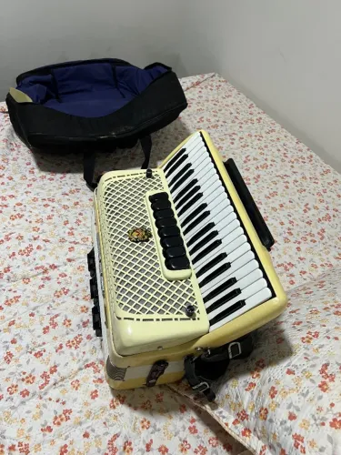 Acordeon scandalli cordovox 3/4 de voz muito top