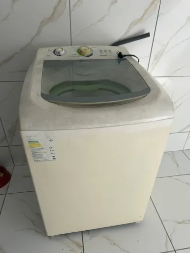 Vende se máquina 11 kilos em bom estado apenas rolamento estragado