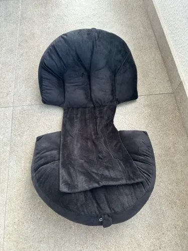 Almofada barriga de grávida de veludo preta