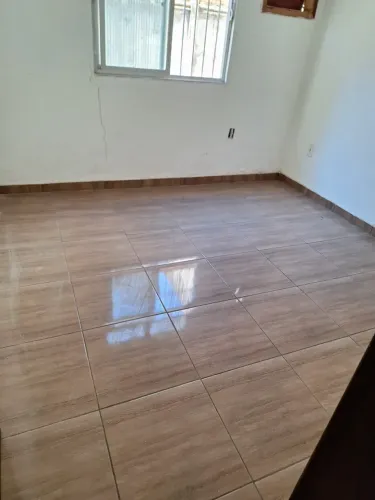 DUAS CASAS COM TOTAL DE 5 QUARTOS EM PENHA