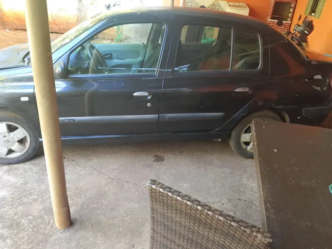 Renault Clio Sed. Privilège Hi-flex 1.6 16V 4P 2005