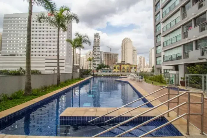 CHARMOSO APARTAMENTO COM LAZER COMPLETO