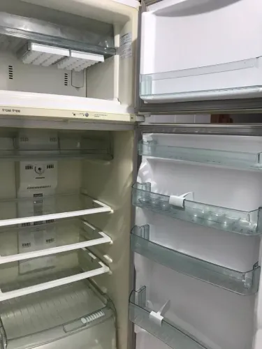 Vende se geladeira