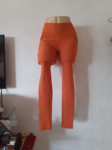 Calças jeans e tecidos feminina