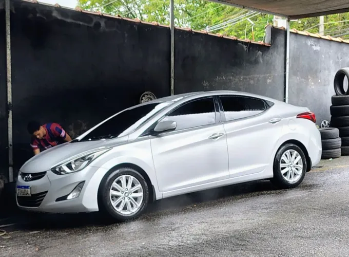Hyundai Elantra GLS 2.0 16V Flex Aut. 2015