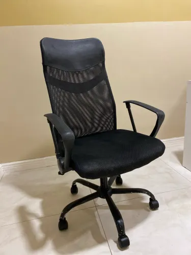 Cadeira de escritório giratória preta
