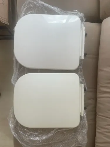 2 assentos sanitários/ tampas de vasos marca Deca quadrados - USADOS