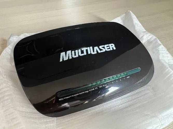 Roteador Multilaser com fonte semi novo na caixa