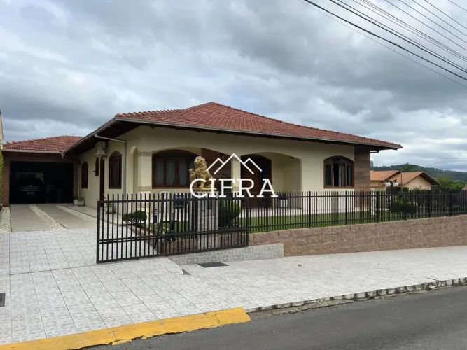 Casa de Alvenaria - Venda - 03 dormitórios - 125m2 - Semi Mobiliada - Rua 24 de Setembro -