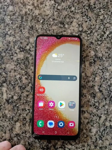 Samsung Galaxy A04e - tela levemente trincada mas finciona
