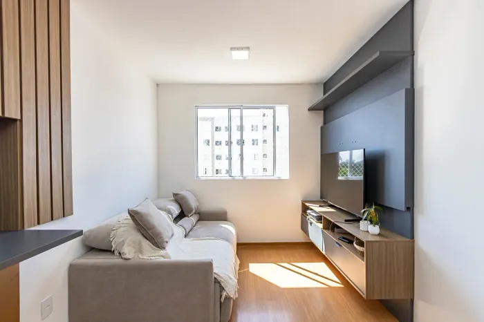 Apartamento semi mobiliado com dois dormitórios no Uberaba em condomínio clube