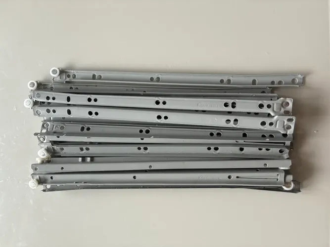 Vendo corrediça usada para gavetas