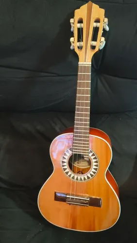 Cavaquinho( Capatado ) Luthier Lucenir Todo em Cedro 100% maciço