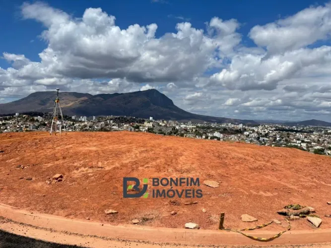 Lote de esquina no condomínio fechado mais nobre da cidade!