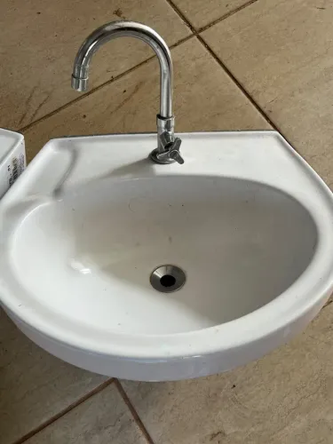 Vende-se lavatório de banheiro