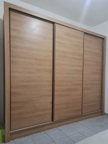 Guarda-roupa 3 portas de correr