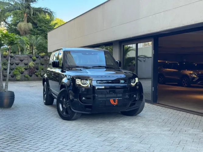 Land Rover Defender 110 D300 HSE Mhev DIE AUT 2025