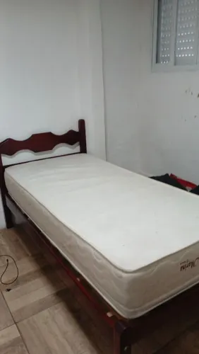 CAMA DE MADEIRA EM ÓTIMO ESTADO COM COLCHÃO PARA SAIR HOJE