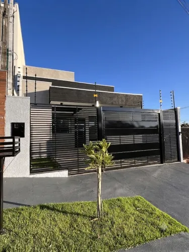 Casa à venda em Maringá, Jardim Petrópolis, com 2 quartos, com 110 m²