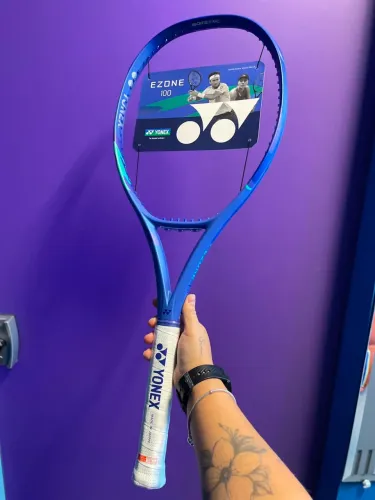 Raquete Yonex Ezone 100 2025 Lacrada