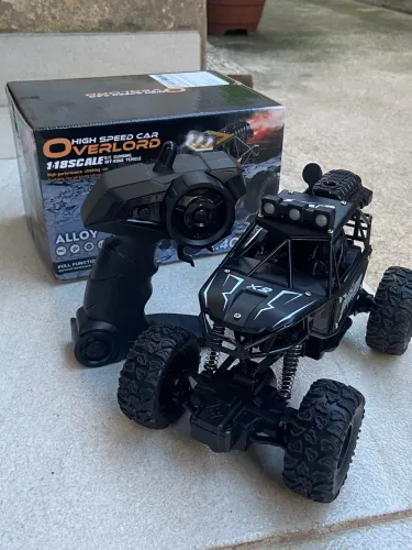 Carrinho de Controle Remoto Off-Road Novo - Solta Fumaça, Luzes LED e Super Rápido