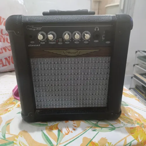 Cubo amplificador guitarra
