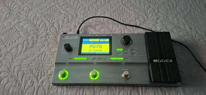 Pedaleira Moer GE200