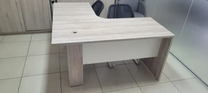 Mesa de Escritório 1,40m x 0,60m - Ótimo Estado - R$ 280