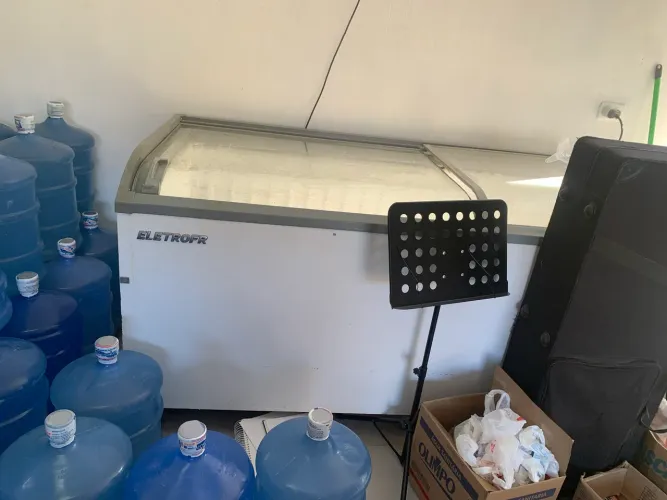 Frizer extra grande bem conservada