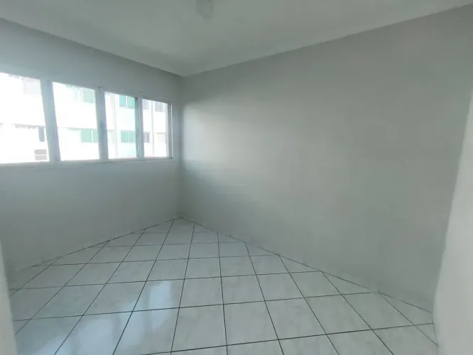 Imóvel para aluguel tem 80 metros quadrados com 3 quartos
