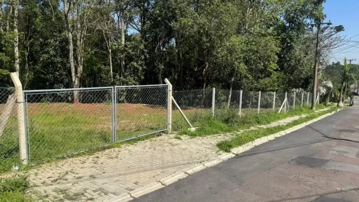 Imóvel para venda possui 860 metros quadrados em Cachoeira - Curitiba - PR