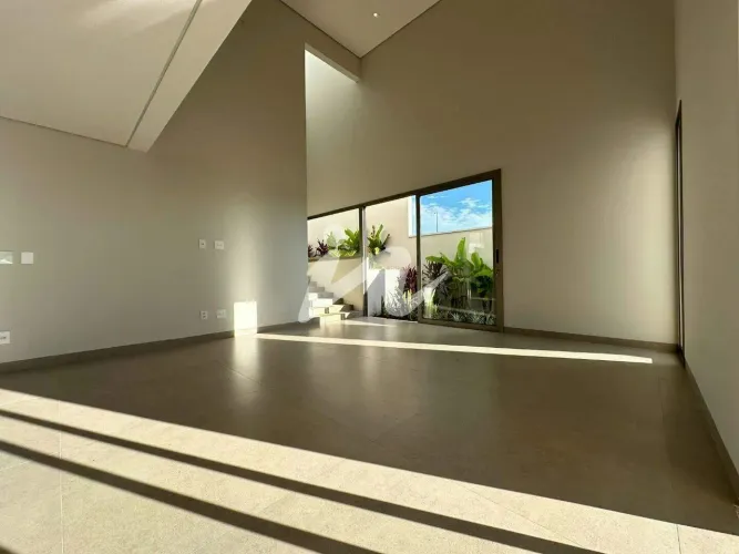Casa residencial à venda em Uberlândia (Bairro Gávea) com 3 suítes e piscina