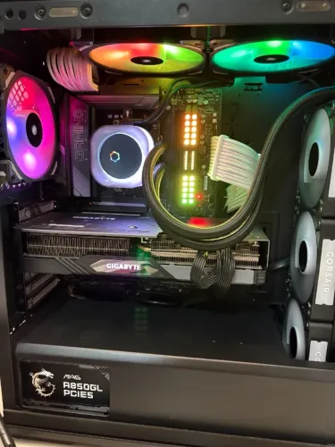 PC Gamer - Ryzen 7 7700x 32GB RX 7800 XT SSD 2TB XPG