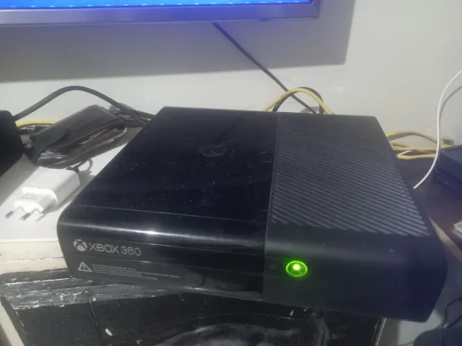 XBOX 360 SUPER SLIM