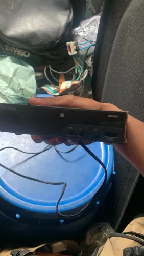 Vendo aparelho de televisão funcionando 