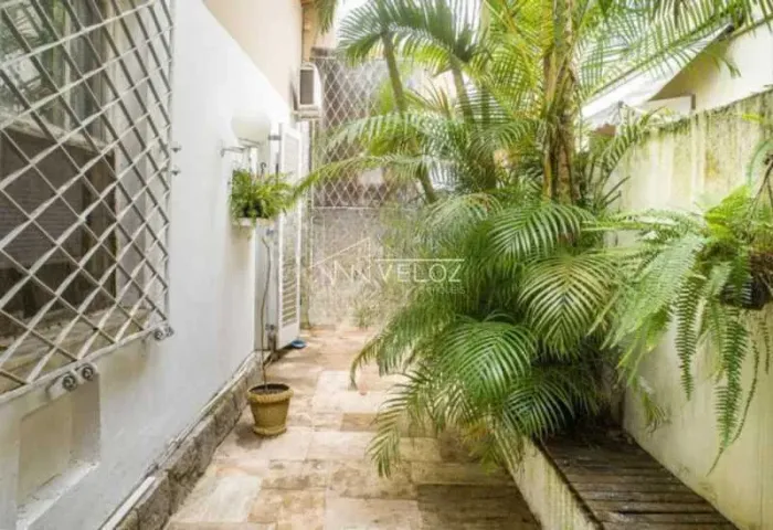 Casa de rua : Triplex / Residencial / Gávea