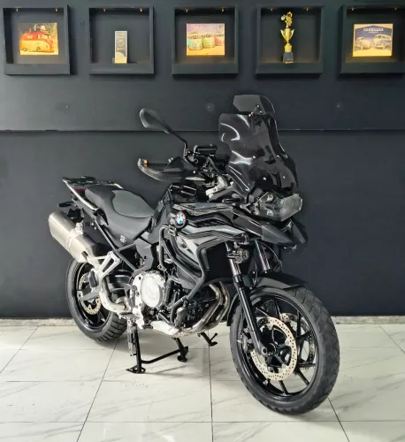 BMW F 750 Premium Triple Black