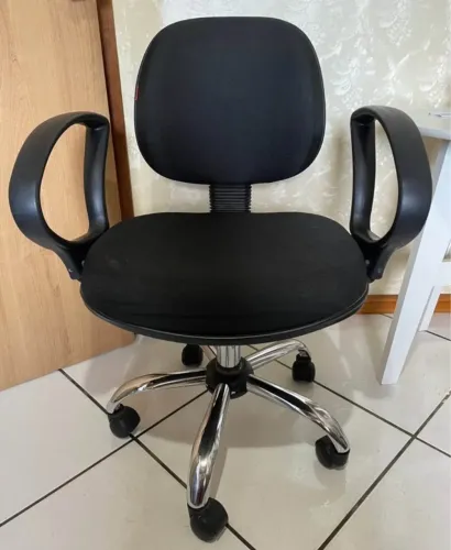 Cadeira de escritório giratória