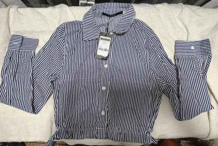 camisa cropped listrada com elástico - YOUCOM