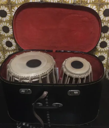 tabla indiana conjunto de tambores