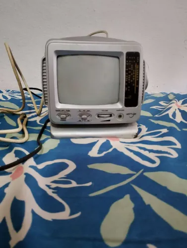Mini TV antiga NEPTUKE 5'5 POLEGADA 