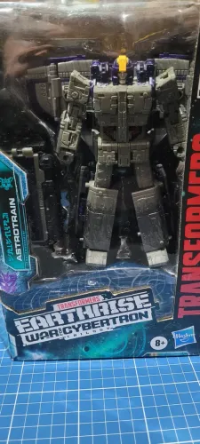 Transformers War for Cybertron Earthrise Astrotrain (Completo na caixa)