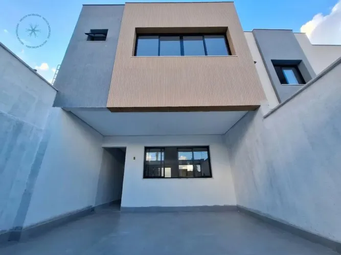 Casa Geminada á venda no bairro Planalto, Belo Horizonte - MG.