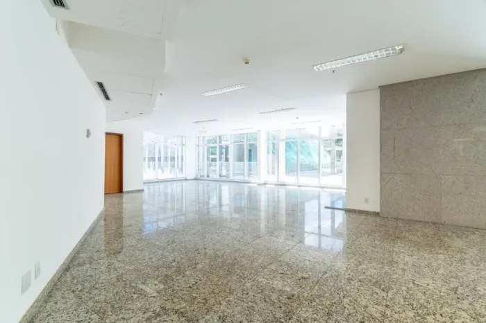 Loja térrea para aluguel na Asa Sul  336 m²