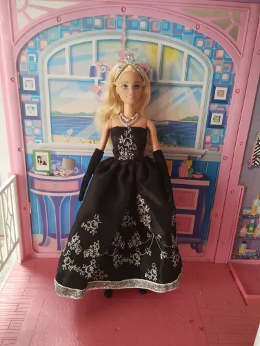 Barbie Princess de vestido preto