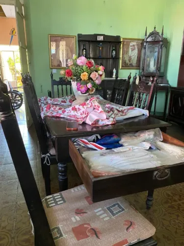 Mesa de Jantar Colonial em Jacarandá Maciço c/ 6 Cadeiras e Gaveta Embutida