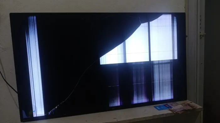 Retirada de peça, tela qu quebrada